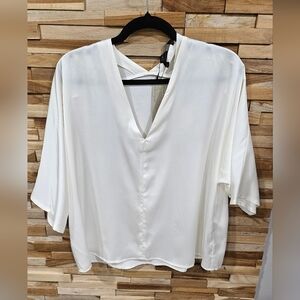 Banana Republic Cream V-Neck Blouse - Petite Medium - New With Tags